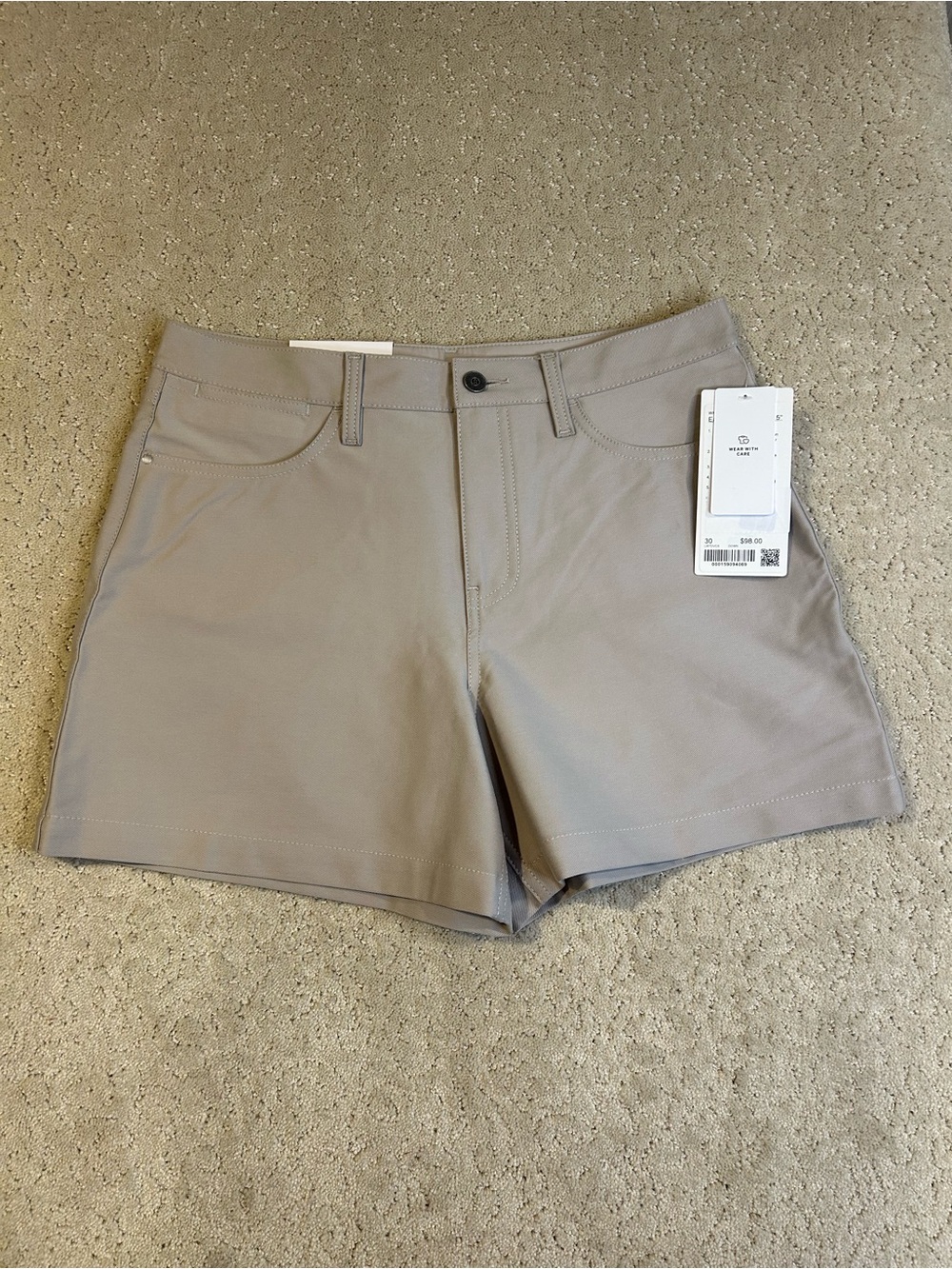 NWT 30 Lululemon Women’s EasyFive Mid Rise MR Utilitech Shorts 4.5" inseam Khaki